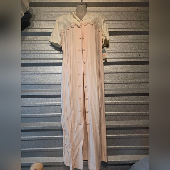 dressbarn Dresses & Skirts - Dressbarn Cream and Pink Lace Dress